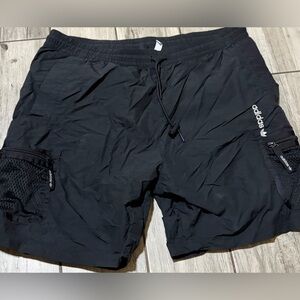 Men’s used adidas black utility pocket shorts size XL Pre own items are as is